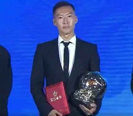 官方网站-吴曦：我希望年轻球员20岁就能爆发；不断前插助攻是我的风格